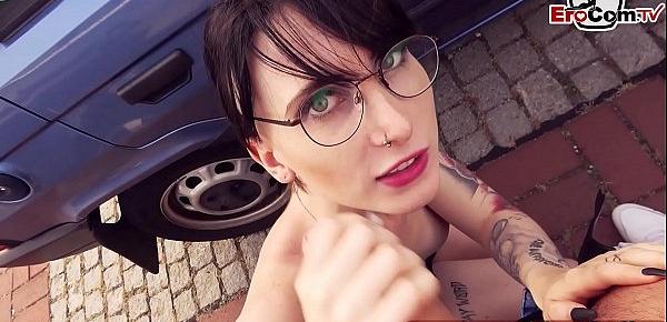  Deutsche Studentin wird abgeschleppt zum echten EroCom Date Sextreffen und bumst öffentlich vor der Venus Messe